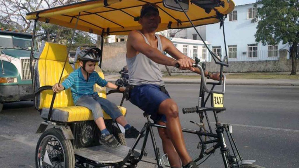 Cuban bicycle taxi - Gira Havana cycling tour
